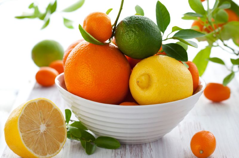 الحمضيات فواكه تساعد على خفض الكولسترول وضغط الدم بشكل فعال