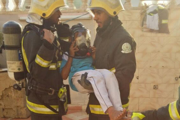 الدفاع المدني ينقذ عائلة من حريق بمنزلهم في ضمد