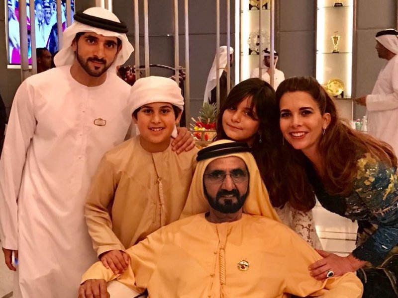 الشيخ محمد بن راشد آل مكتوم وولي عهده الشيخ حمدان بن محمد والأمير هيا بنت الحسين