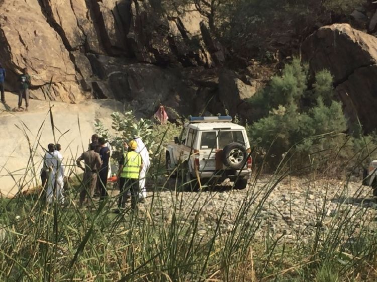 انتشال جثة أربعيني متوفى داخل غدير بوادي العرج بمحافظة أضم