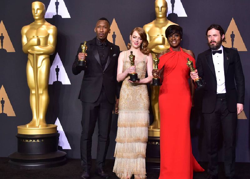 تغريدة على تويتر سبب الخطأ الكارثي في حفل الأوسكار 2017