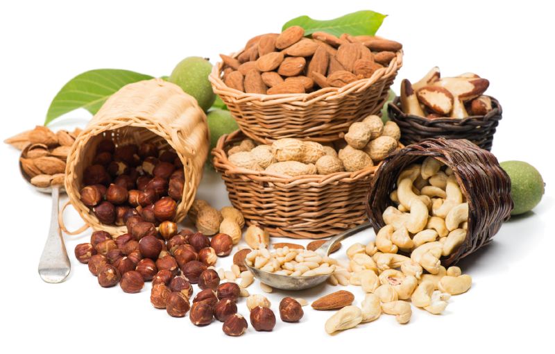 تناول المكسرات تعزز خصوبة الرجال