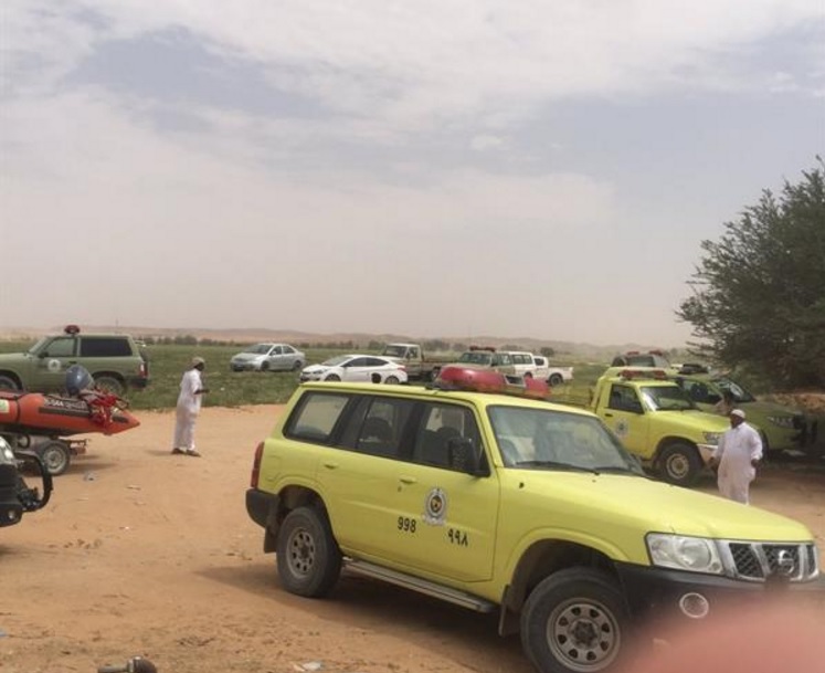 فرق الإنقاذ وآليات الدفاع المدني تعثر على جثة الفتاة اليمنية