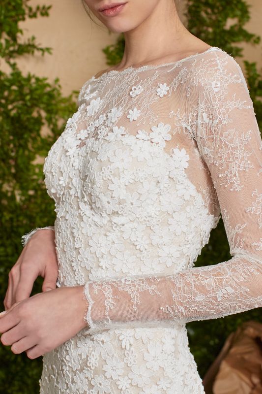 Carolina Herrera دمج بين الماضي والحاضر يذكرنا بموسم الزهور