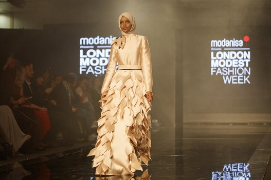 أزياء معرض أسلوب حياة المسلم