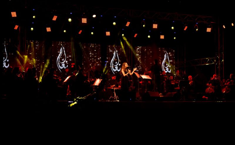 الحفل يدوي بالتصفيق احتراماً وتقديراً لموقف أنغام