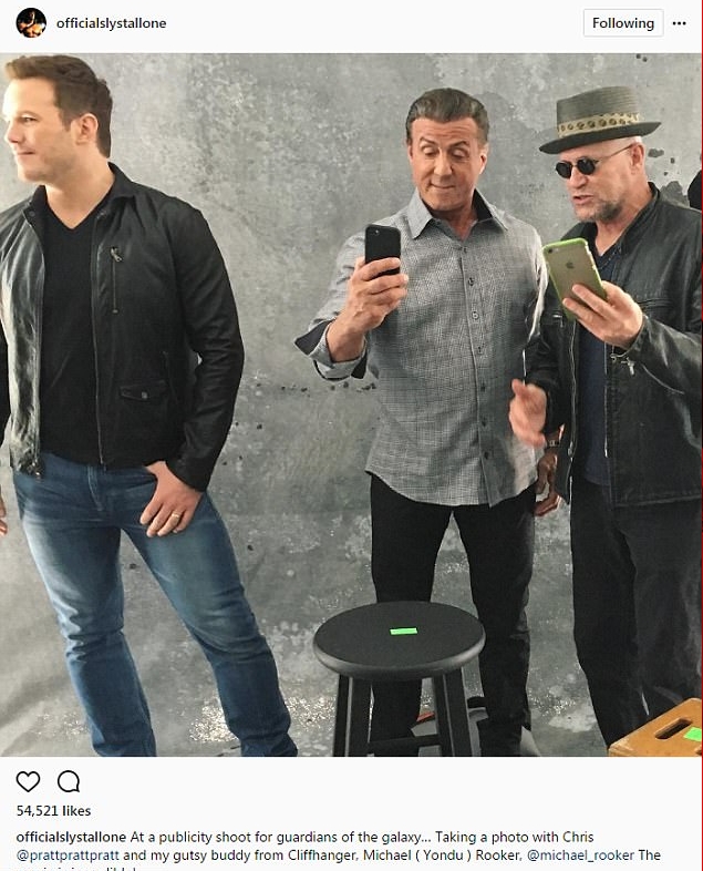 سلفستر ستالون ينشر صورته بصحبة كريس برات و مايكل روكر