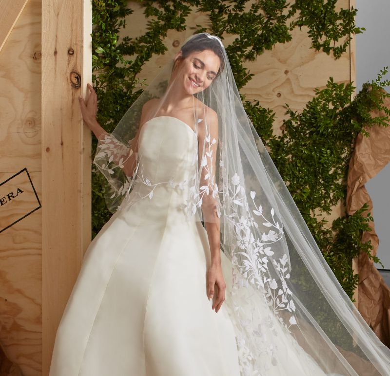 فساتين Herreraالمتميزة بتوقيع الازهار