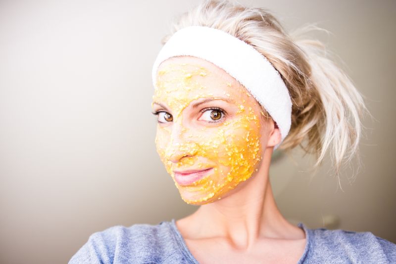 ماسك الترمس المطحون لتقشير البشرة