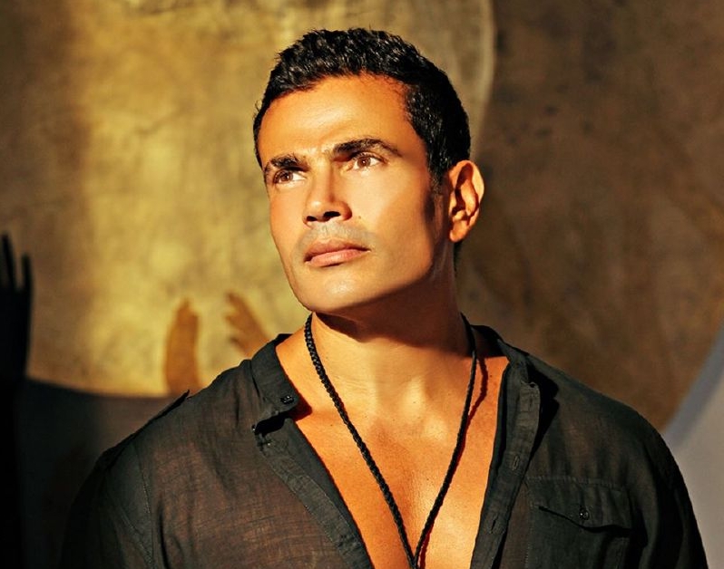 مديرة أعمال عمرو دياب نفت زواجه