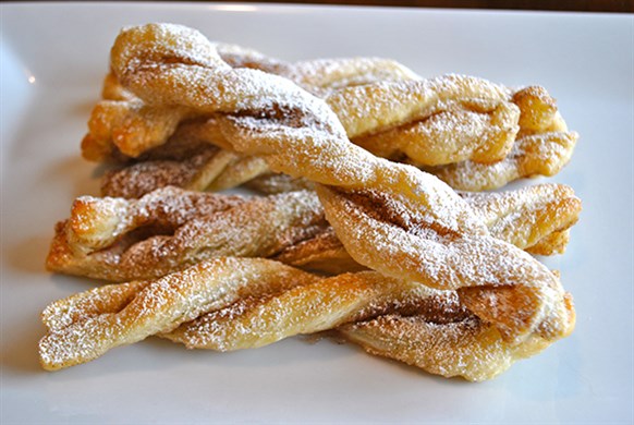 فطائر بالقرفة بطريقة سهلة وبسيطة