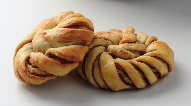 فطائر بالقرفة بطريقة سهلة وبسيطة