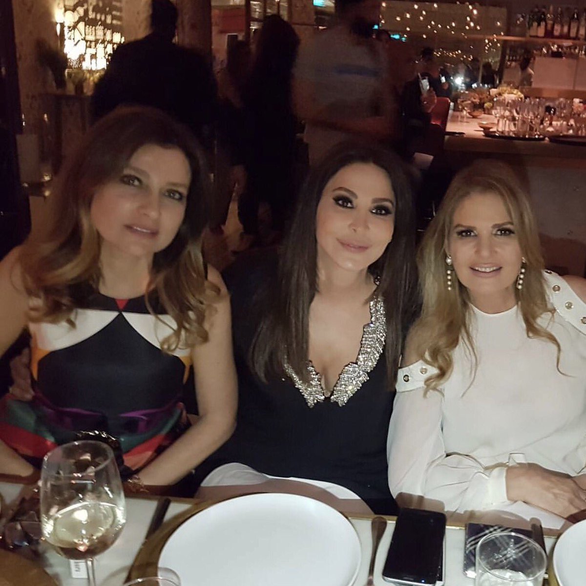 اطلالات يسرا واليسا في مهرجان الموضة والجمال في لبنان