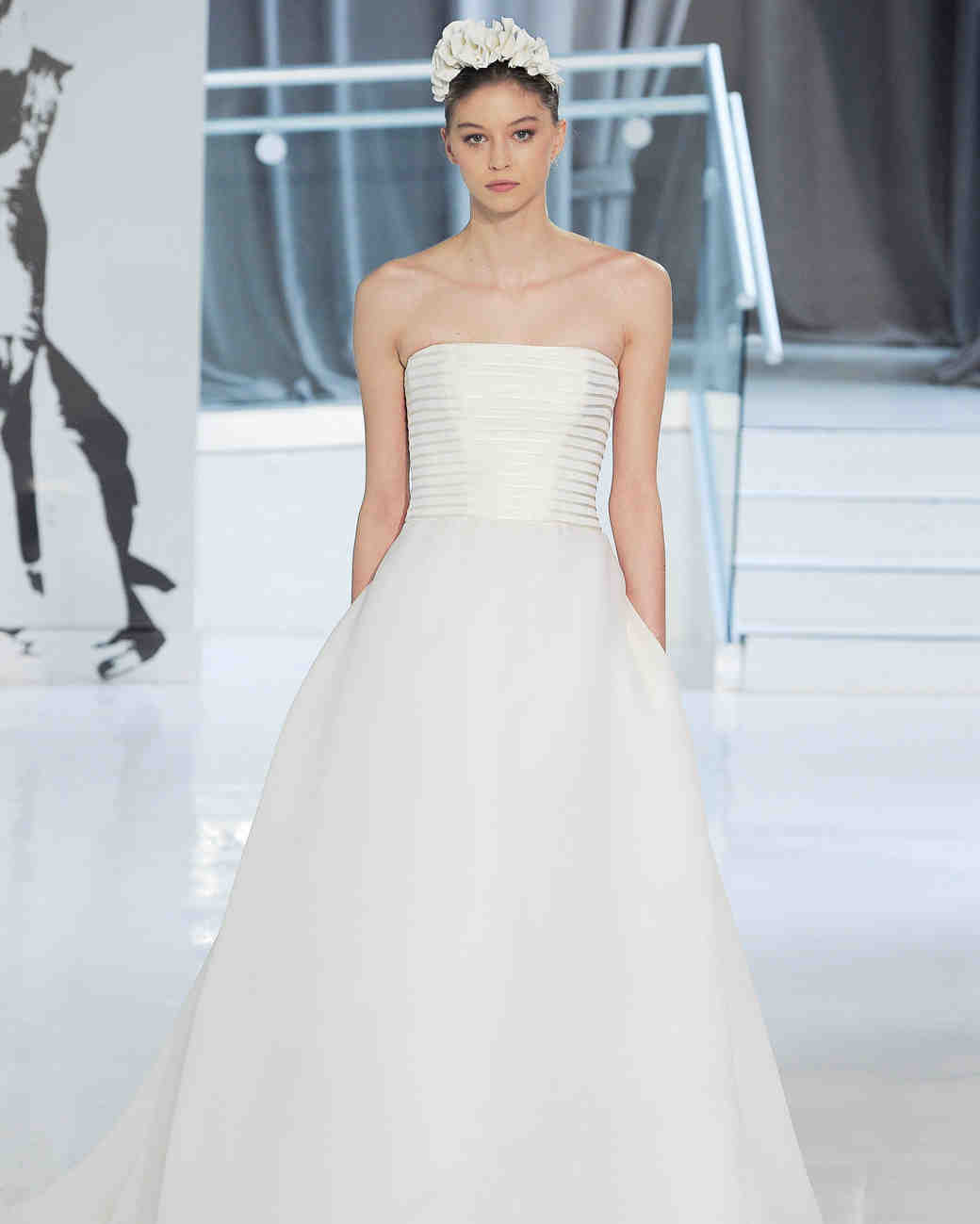 موديلات فساتين زفاف عصرية من تصميم بيتر لانغير لربيع 2018