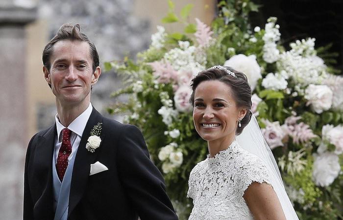 بالصور... فستان زفاف بيبا ميدلتون من تصميم جايلز ديكون