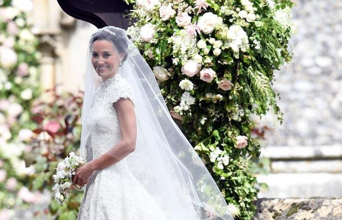 بالصور... فستان زفاف بيبا ميدلتون من تصميم جايلز ديكون