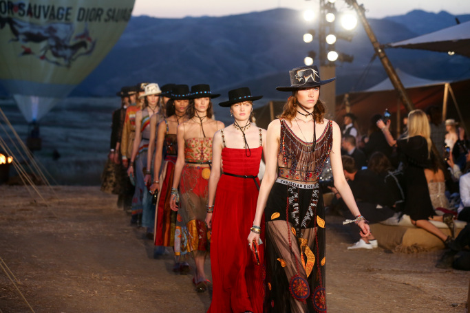 مجموعة ازياء تحضيرية لربيع 2018 من ديور