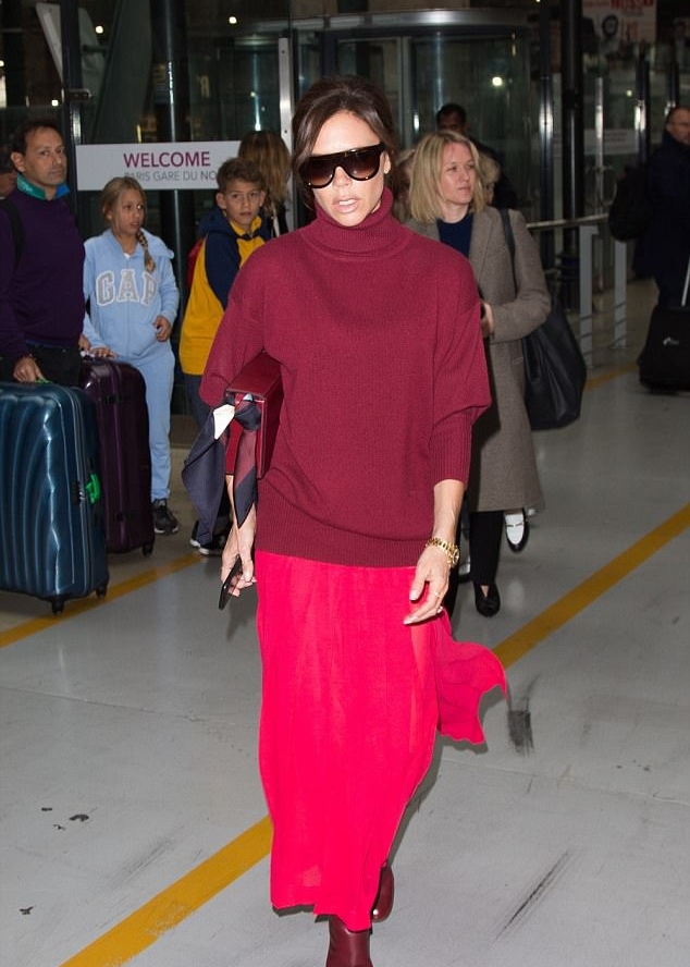 فيكتوريا بيكهام في مظهر عملي