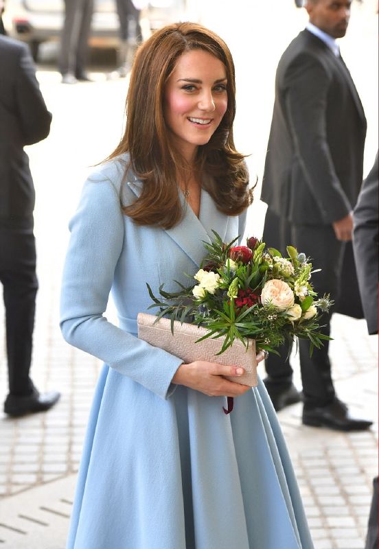 كيت ميدلتون في الزيارة الرسمية المنفردة الثانية لها بدون زوجها الأمير وليام