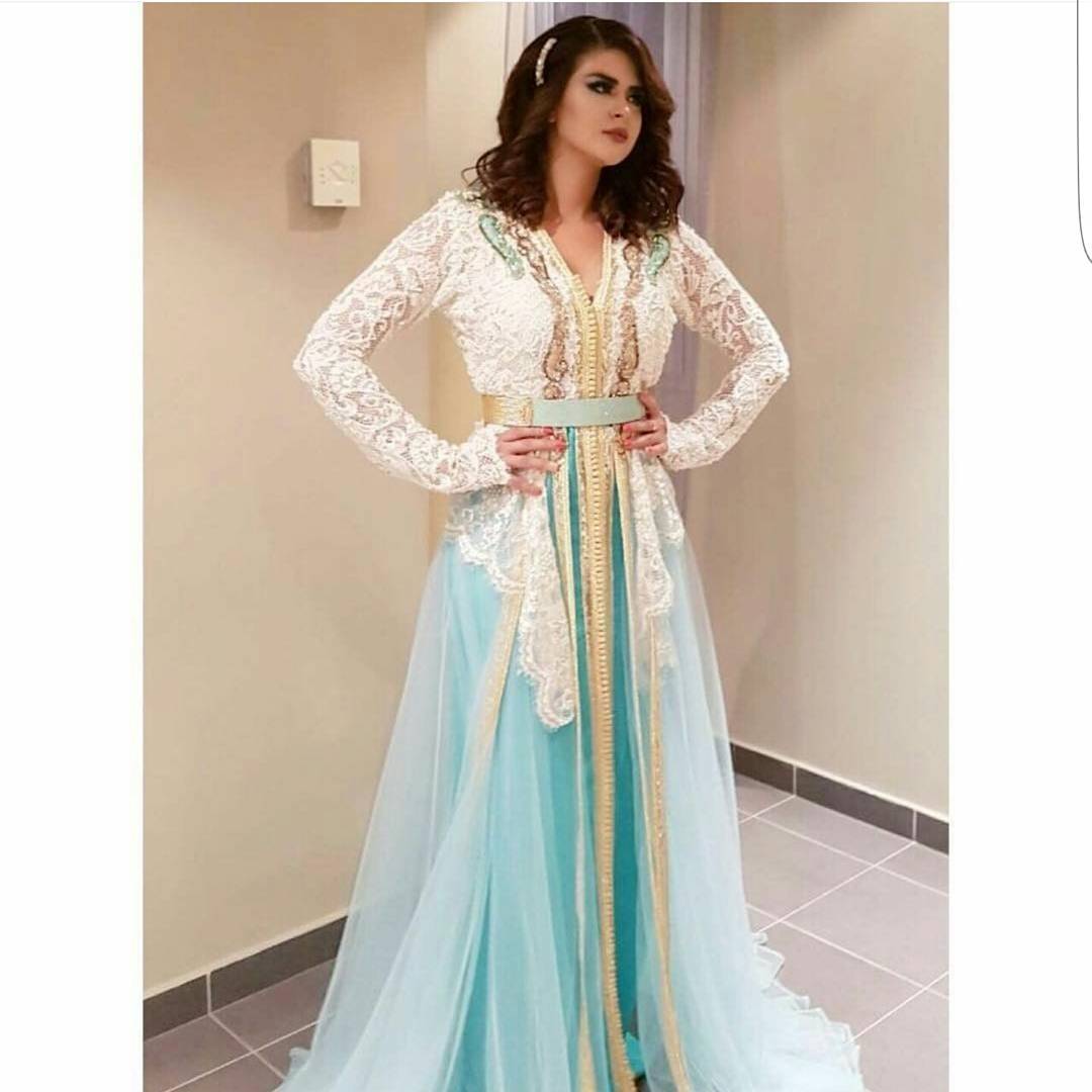 سلمى رشيد  بالقفطان المغربي
