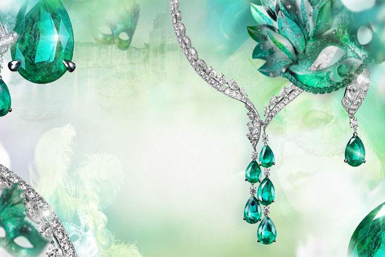 اقراط ذهب من الزمرد لاطلالة ساحرة