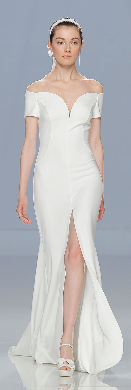 مجموعة فساتين زفاف من دار "روزا كلارا" لصيف 2018