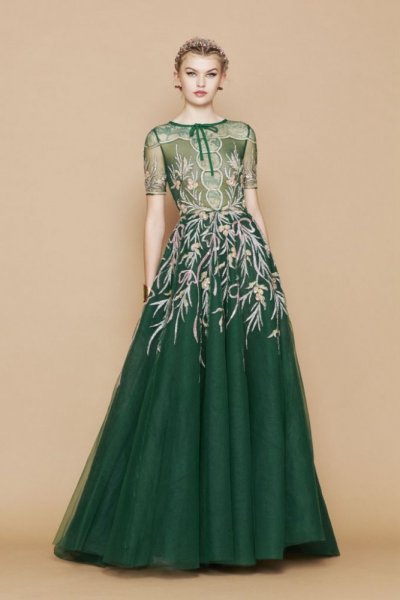 فساتين سهرة باللون الاخضر لاطلالة مميزة في مناسبات العيد