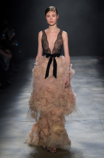 مجموعة لفساتين سهرة من marchesa لموسم 2017