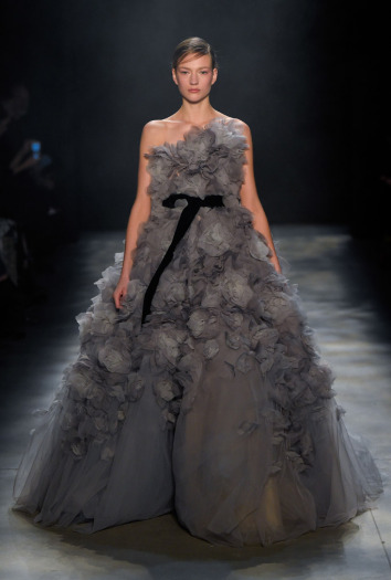 مجموعة لفساتين سهرة من marchesa لموسم 2017