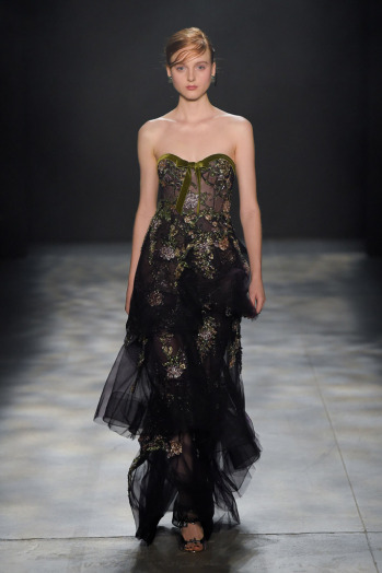 مجموعة لفساتين سهرة من marchesa لموسم 2017