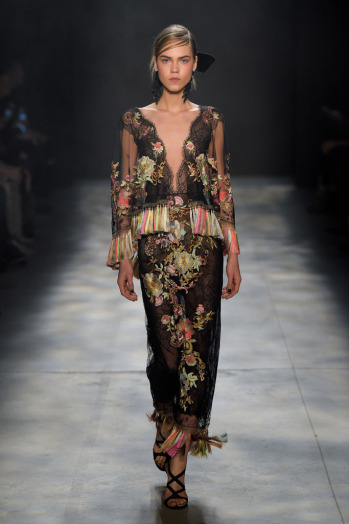 مجموعة لفساتين سهرة من marchesa لموسم 2017