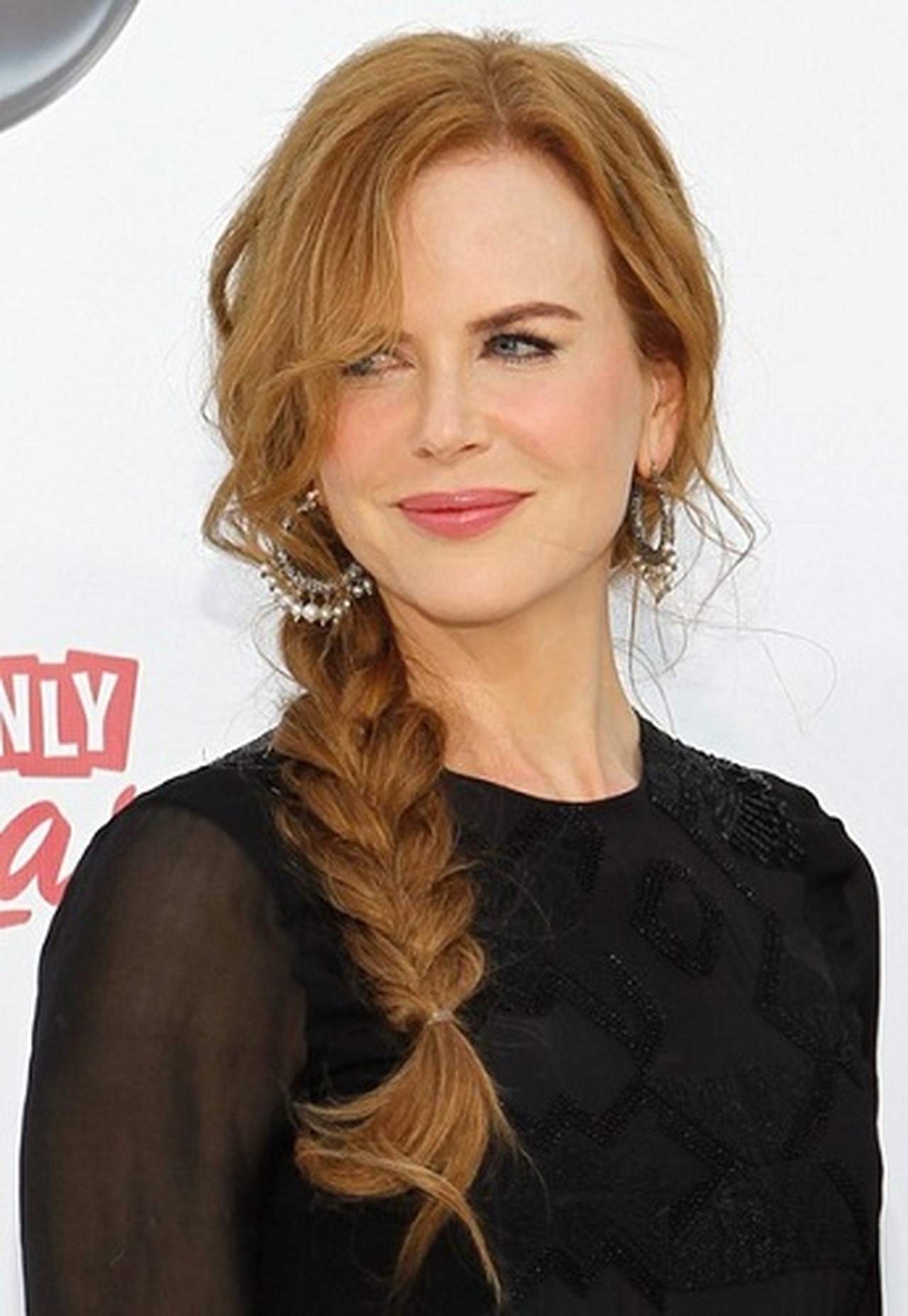 تسريحة شعر الضفيرة لإطلالة جذابة في العيد