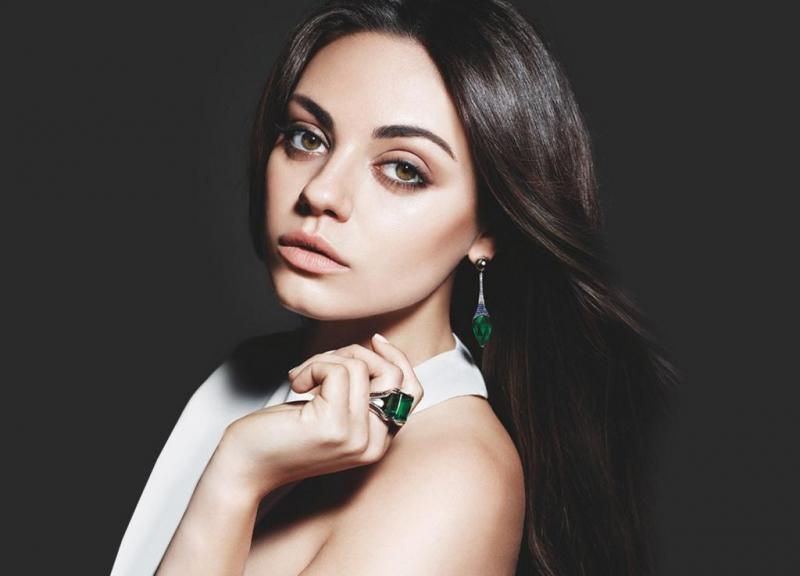 مجوهرات مرصعة بحجر الزمرد