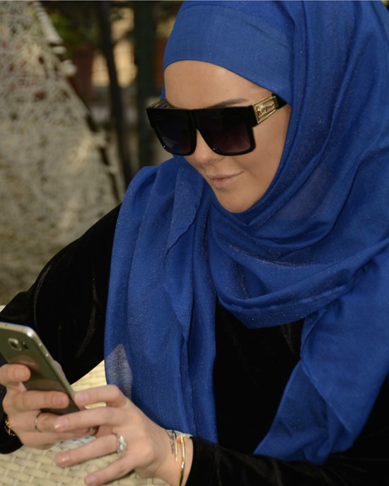 16-00-sunglasses-hijab