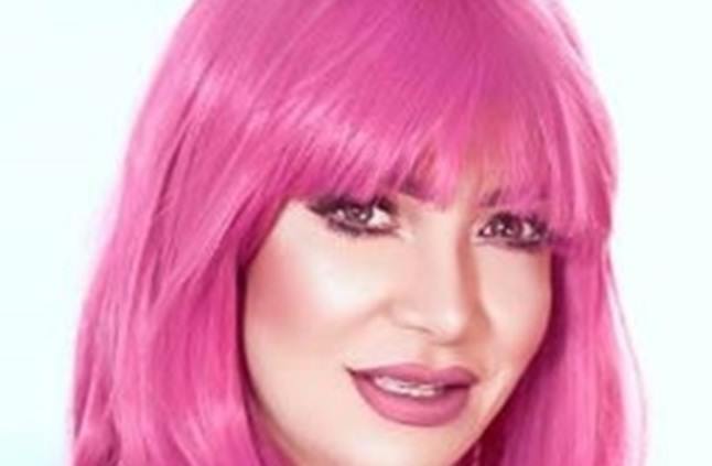 ظهور لقاء سويدان بلون شعر فوشيا 