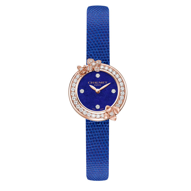 ساعة-لونها أزرق