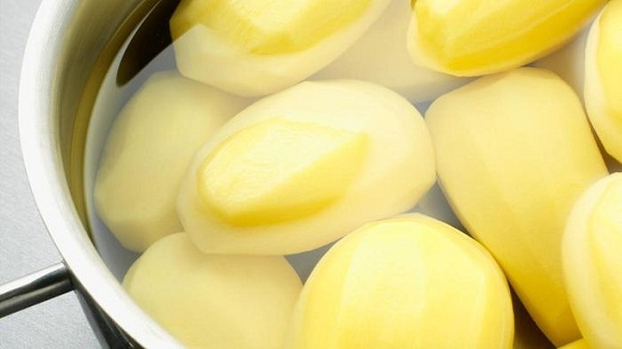 بطاطس مقشرة