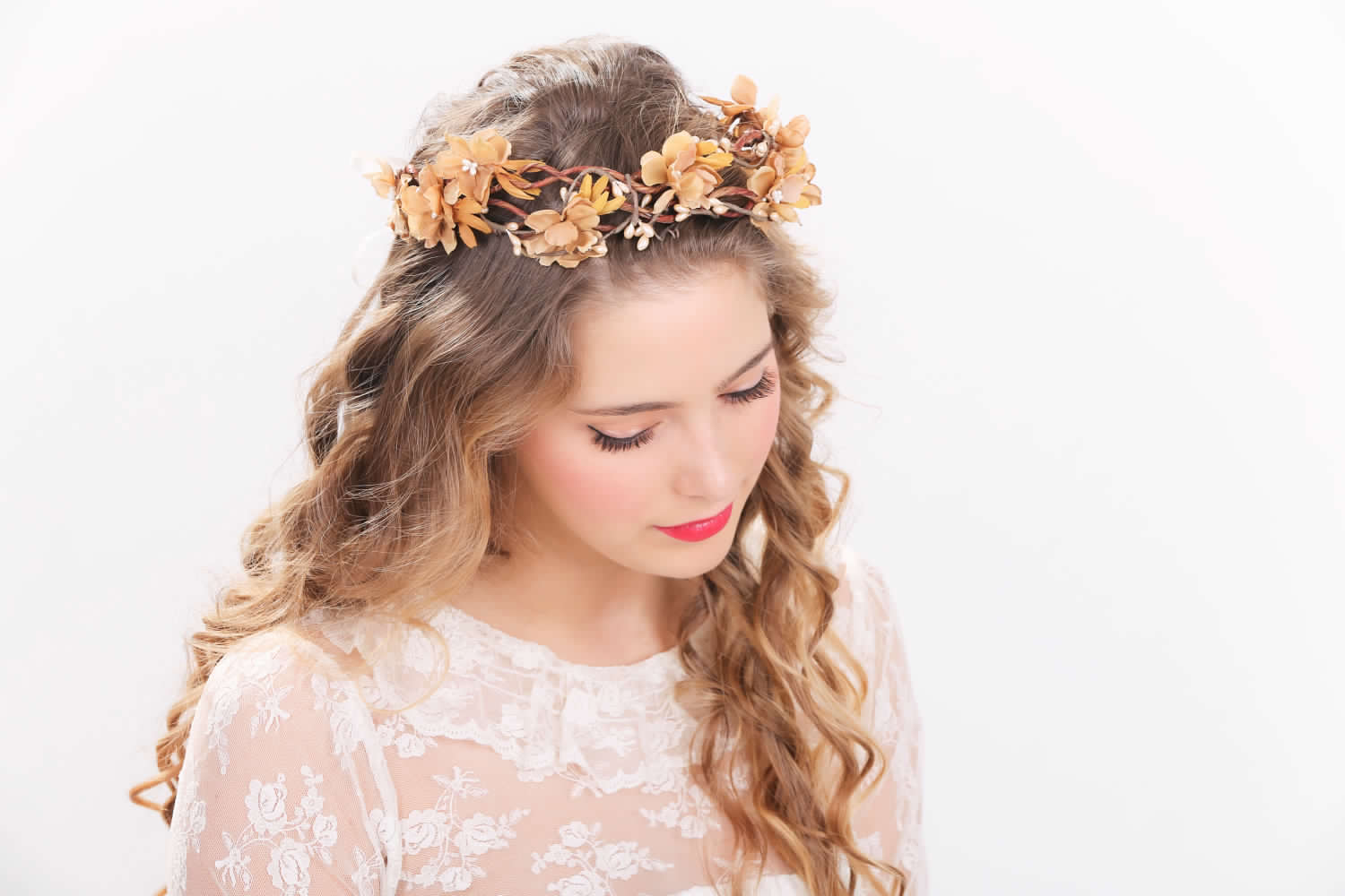 تسريحة شعر طوق الورد للبنات في الصيف