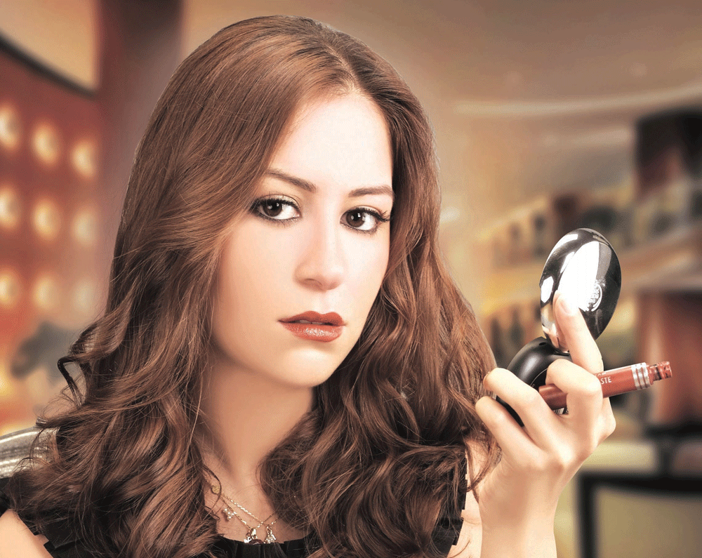 ما-هو-تاريخ-ميلاد-الممثلة-منة-شلبي-؟- (1)