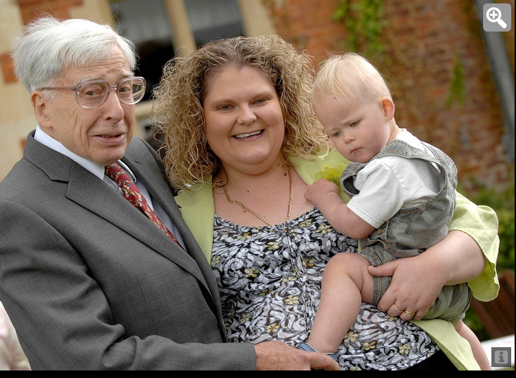 من-هو-أول-طفل-انابيب-في-العالم-؟- (1)