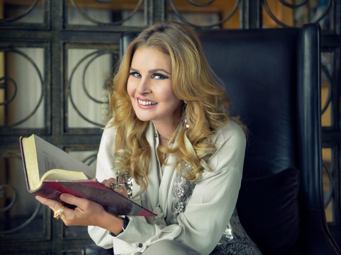 يسرا في برنامج الموعد