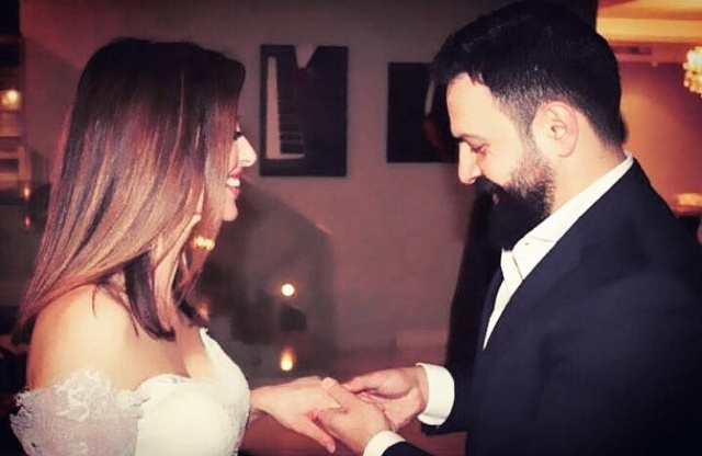 صورة تيم حسن برفقة زوجته وفاء الكيلاني لأول مرة بعد زواجهما