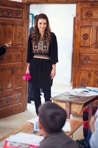 بالصور-اجمل-ازياء-الملكة-رانيا-العبدالله- بمناسبة- عيد- مولدها- (1)