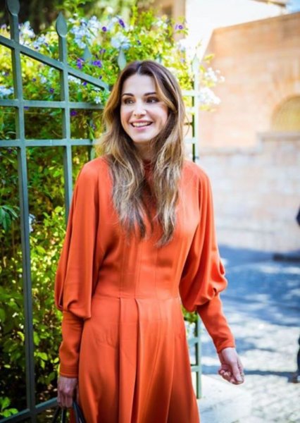 بالصور-اجمل-ازياء-الملكة-رانيا-العبدالله- بمناسبة- عيد- مولدها- (12)