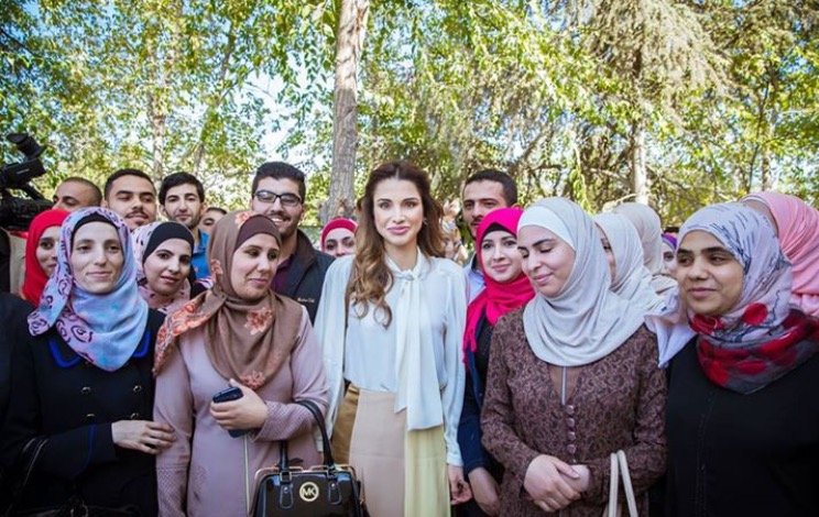 بالصور-اجمل-ازياء-الملكة-رانيا-العبدالله- بمناسبة- عيد- مولدها- (13)
