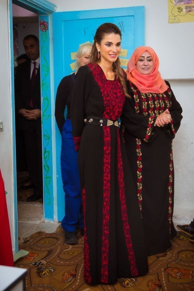 بالصور-اجمل-ازياء-الملكة-رانيا-العبدالله- بمناسبة- عيد- مولدها- (15)