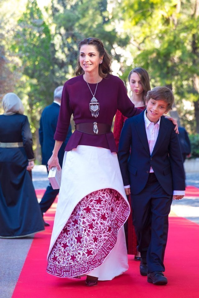 بالصور-اجمل-ازياء-الملكة-رانيا-العبدالله- بمناسبة- عيد- مولدها- (19)