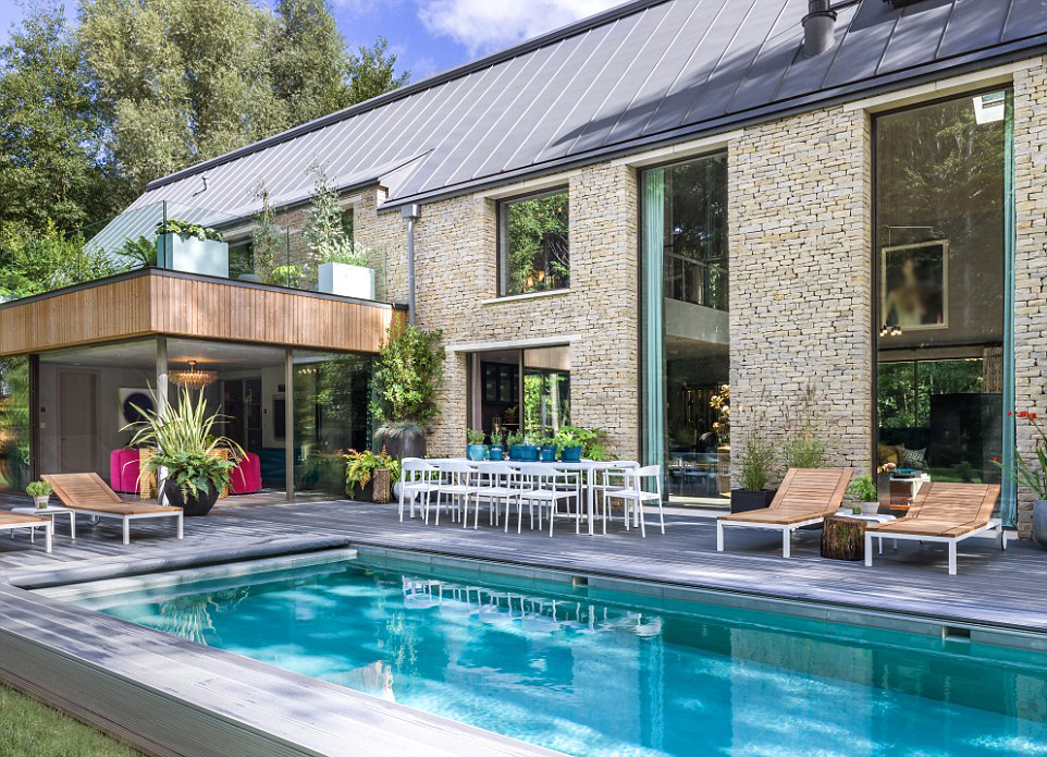 بالصور-تفاصيل-ديكور-منزل-كيت-موس-المصم-لها- خصيصاً- (6)