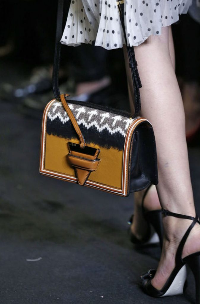 حقائب-يد-جلدية-نسائية-انيقة-موضة-خريف-2018- (7)