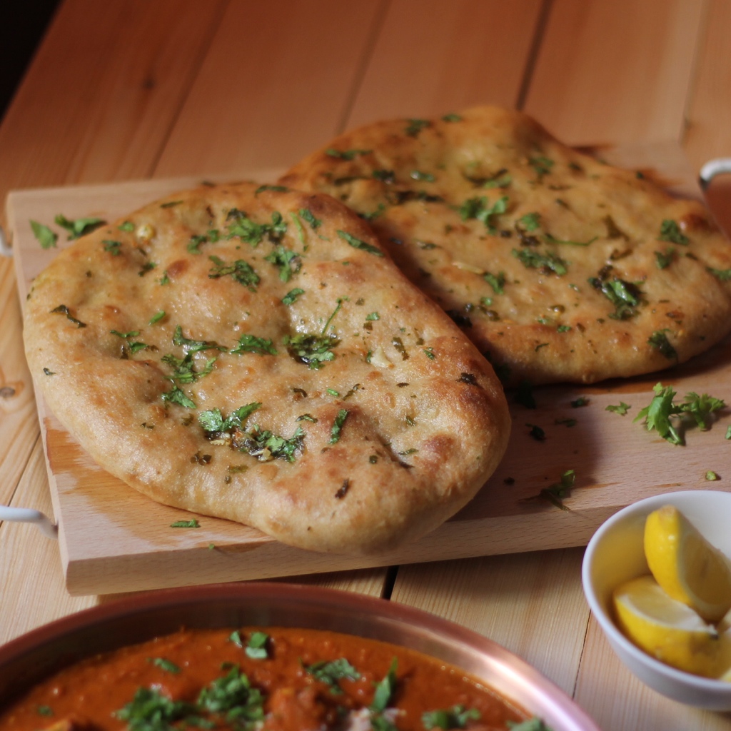 خبز النان الهندي بالزبدة والثوم